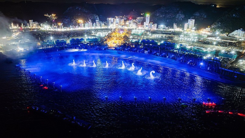 Vịnh trung tâm Cát Bà bừng sáng với trải nghiệm nghệ thuật tầm cỡ thế giới