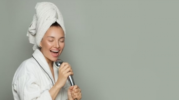 Hát trong khi tắm – thú vui đơn giản, lợi ích bất ngờ