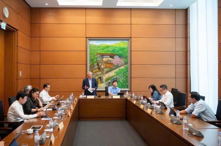 Phó Thủ tướng Nguyễn Hòa Bình khẳng định Chính phủ sẽ tập trung giải quyết các vấn đề liên quan trụ sở, chế độ chính sách, bố trí con người sau sáp nhập tỉnh (Ảnh: Phạm Thắng).