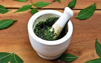 Tự ý đắp thuốc lá chữa bỏng, bệnh nhẹ hóa nặng