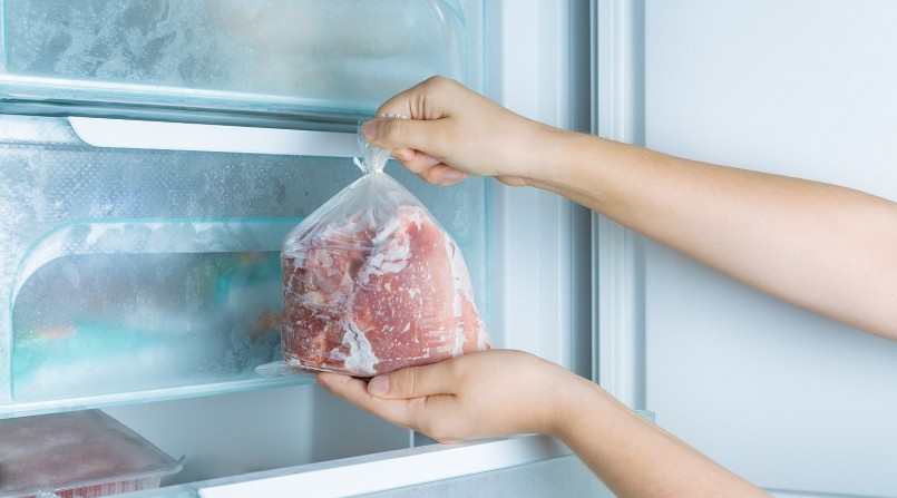 Nếu chưa có nhu cầu sử dụng ngay, người nội trợ nên đóng gói thịt kỹ càng và bảo quản ở ngăn đông.