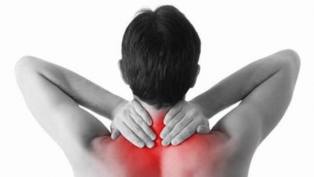 Tư thế ngủ phù hợp với người đau vai gáy