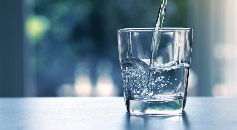 Nước lọc giúp làm loãng lượng muối khi ăn mặn, giảm giữ nước – nguyên nhân gây đầy hơi.