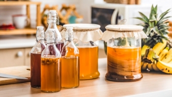 Kombucha – Thức uống lên men từ trà, lợi khuẩn và hàng loạt lợi ích cho sức khỏe