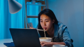 Những thói quen âm thầm phá hủy hệ tiêu hóa