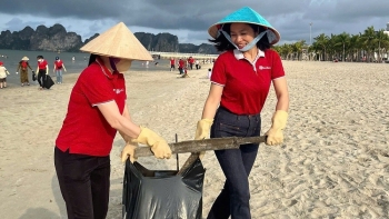 Cán bộ nhân viên SeABank chung tay làm sạch 11 bãi biển vì môi trường xanh