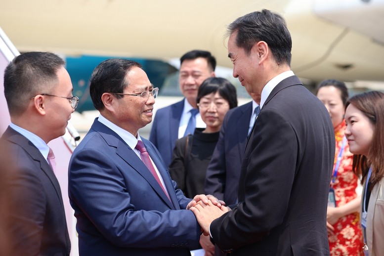 Lễ đón Thủ tướng Chính phủ Phạm Minh Chính và đoàn đại biểu Việt Nam tại sân bay quốc tế Tân Hải, thành phố Thiên Tân - Ảnh: VGP/N Lễ đón Thủ tướng Chính phủ Phạm Minh Chính và đoàn đại biểu Việt Nam tại sân bay quốc tế Tân Hải, thành phố Thiên Tân - Ảnh: VGP/N