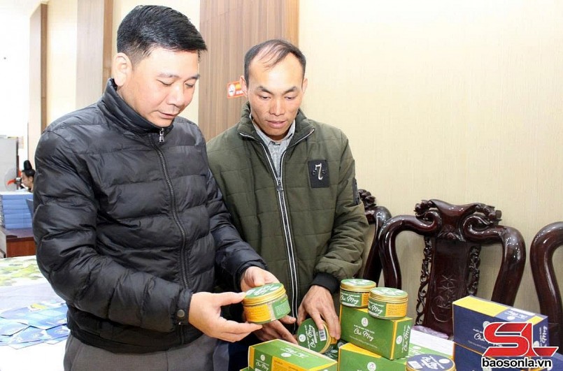 Sản phẩm ruốc gà của HTX nông nghiệp Chà Mạy, xã Long Hẹ, huyện Thuận Châu đạt sản phẩm OCOP 3 sao.