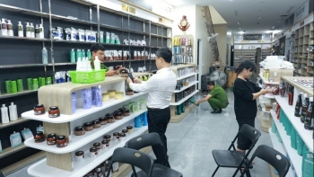 Chuyên gia cảnh báo: Mỹ phẩm giả không chỉ phá hủy làn da mà còn đầu độc cơ thể