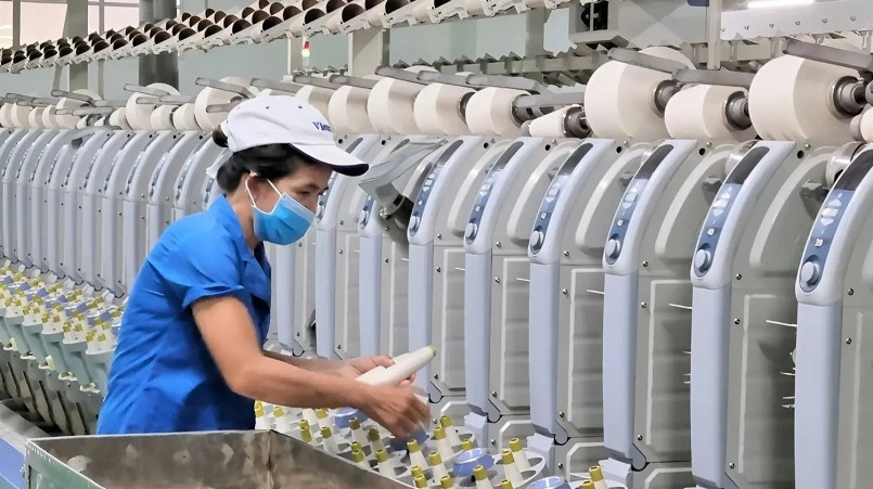 Doanh nghiệp dệt may tăng đầu tư vào sản xuất nguyên phụ liệu nội địa để đáp ứng quy tắc xuất xứ và tiêu chuẩn kỹ thuật khắt khe từ các FTA.