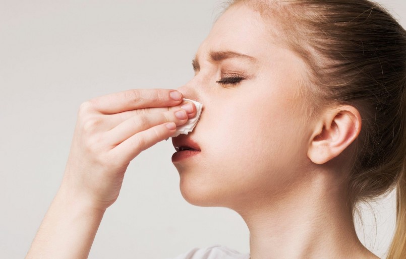 Chảy máu cam xảy ra khi các mao mạch trong mũi bị vỡ.