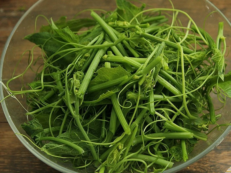 Rau bí là nguồn cung cấp canxi và phốt pho tự nhiên, giúp duy trì sự chắc khỏe xương và răng