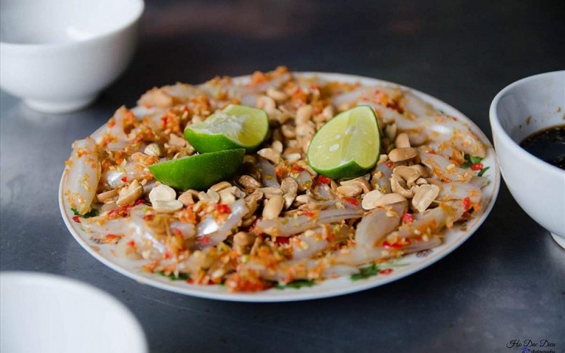 Cá mai là loài cá nhỏ, thịt trong, ít tanh và chỉ ngon khi còn thật tươi. 