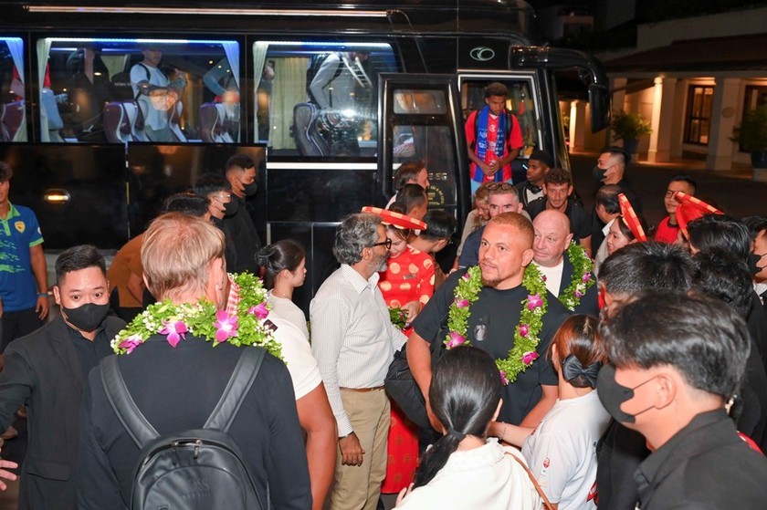 Teddy Sheringham chính thức đến TP Đà Nẵng. Ảnh Anh Huy