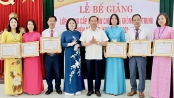 Huyện Hậu Lộc (Thanh Hóa): Bế giảng lớp Trung cấp lý luận chính trị khóa 2024–2025