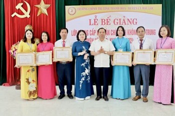 Huyện Hậu Lộc (Thanh Hóa): Bế giảng lớp Trung cấp lý luận chính trị khóa 2024–2025