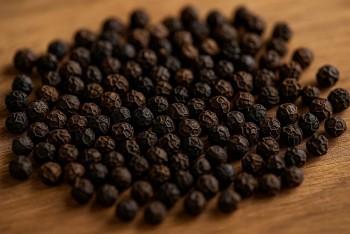 Giá tiêu trong nước đi ngang, triển vọng dài hạn vẫn tích cực