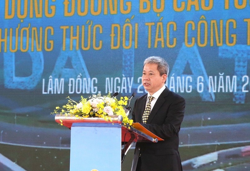 Ông Doãn Tuấn Anh, Chủ tịch HĐQT kiêm Tổng Giám đốc CTCP BOT Cao tốc Bảo Lộc – Liên Khương, đại diện liên danh nhà đầu tư phát biểu