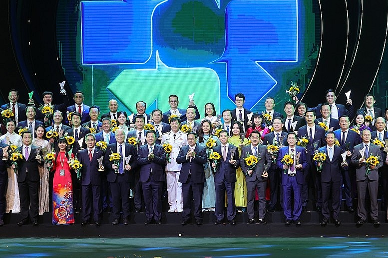 359 sản phẩm của 190 doanh nghiệp đạt thương hiệu quốc gia Việt Nam 2024 được vinh danh tối 4/11. Ảnh: Trần Việt-TTXVN 359 sản phẩm của 190 doanh nghiệp đạt thương hiệu quốc gia Việt Nam 2024 được vinh danh tối 4/11. Ảnh: Trần Việt-TTXVN