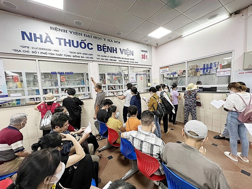Trong nhiều năm, bệnh nhân dù đã điều trị ổn định nhưng vẫn phải xếp hàng mỗi tháng chỉ để lấy lại đơn thuốc cũ.