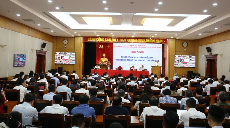 Hội nghị sơ kết công tác 6 tháng đầu năm và nhiệm vụ trọng tâm 6 tháng cuối năm 2025 của Ban Chỉ đạo Trung ương về phát triển khoa học, công nghệ, đổi mới sáng tạo và và chuyển đổi số - Ảnh: VGP