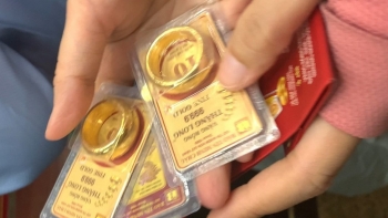 Vàng nhẫn tăng giá, vàng miếng khan hàng: Rủi ro từ lệch pha cung – cầu