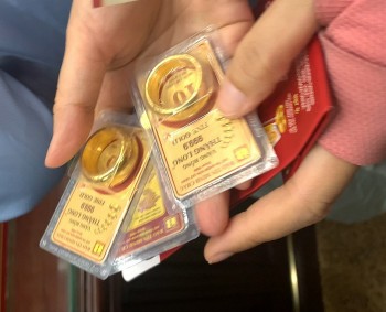 Vàng nhẫn tăng giá, vàng miếng khan hàng: Rủi ro từ lệch pha cung – cầu