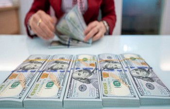 Tỷ giá USD ngân hàng lập đỉnh mới, tiếp tục chịu áp lực ngắn hạn