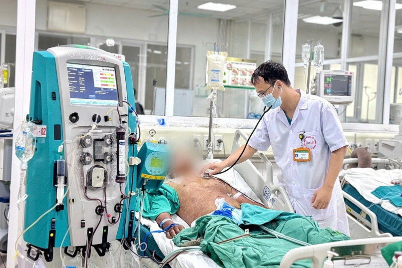 Bệnh nhân đang được điều trị tại Bệnh viện Bệnh nhiệt đới trung ương - Ảnh: BVCC