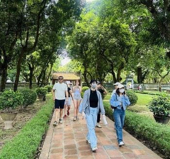 Du lịch Việt Nam tăng trưởng ngoạn mục, vượt mốc vàng trước đại dịch: Thị trường nào đang dẫn đầu?