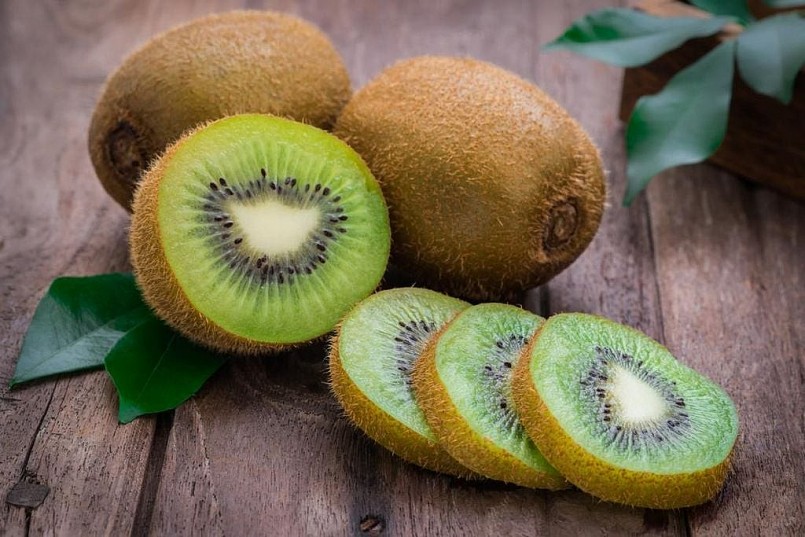 Kiwi chứa cả chất xơ hòa tan và không hòa tan.