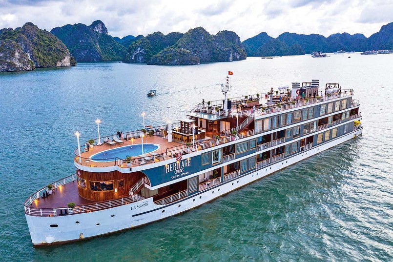 Du thuyền Heritage Cruises tại vịnh Lan Hạ – mô hình dịch vụ cao cấp hướng tới cá nhân hóa trải nghiệm và gắn kết bản sắc văn hóa Việt.