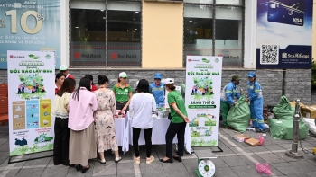 SeABank tổ chức “Ngày hội đổi rác lấy quà” - Lan tỏa lối sống xanh vì Hà Nội sạch đẹp