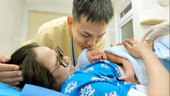 Bộ Y tế đề xuất chi 650 tỷ đồng khuyến khích phụ nữ sinh đủ hai con trước 35 tuổi.