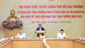 Thủ tướng: Phấn đấu tăng trưởng kinh tế năm 2025 từ 8,3-8,5%