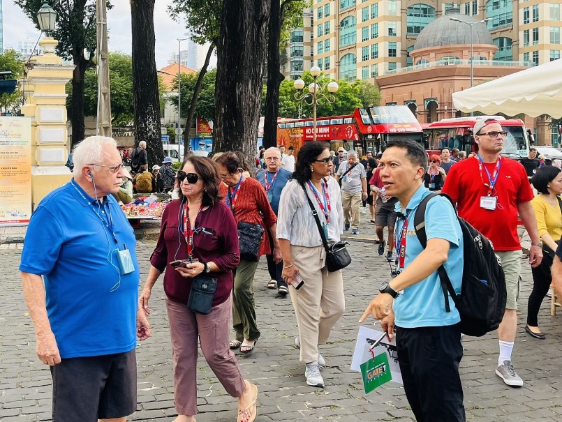 Lượng khách quốc tế tăng mạnh sau đại dịch khiến ngành du lịch đối mặt với áp lực thiếu hụt nhân lực tại các điểm đến lớn.