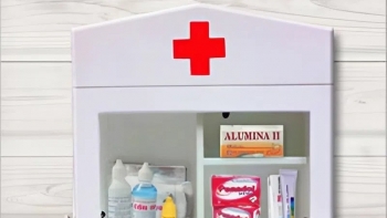 Tủ thuốc gia đình mùa bão: "Kê đơn" những sản phẩm và thương hiệu không thể thiếu