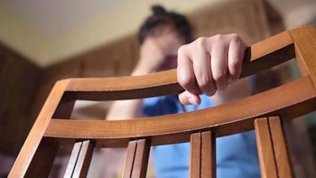 Chóng mặt, xây xẩm khi đứng dậy: Hiện tượng hạ huyết áp tư thế đứng ở người lớn tuổi