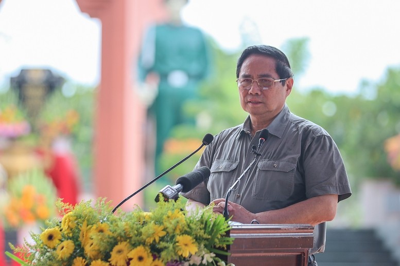 Thủ tướng ghi nhận và đặc biệt trân trọng những nỗ lực, quyết tâm và thành tích đạt được trong công tác tìm kiếm, quy tập hài cốt liệt sĩ của Quân khu 9 - Ảnh: VGP Thủ tướng ghi nhận và đặc biệt trân trọng những nỗ lực, quyết tâm và thành tích đạt được trong công tác tìm kiếm, quy tập hài cốt liệt sĩ của Quân khu 9 - Ảnh: VGP