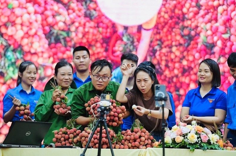 Hoạt động giao thương nông sản qua nền tảng số ngày càng phổ biến tại Việt Nam. Hoạt động giao thương nông sản qua nền tảng số ngày càng phổ biến tại Việt Nam.