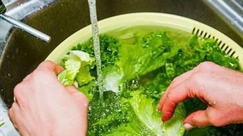 Rửa rau bằng giấm, muối, baking soda có thực sự làm sạch như bạn nghĩ?