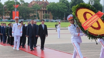 Lãnh đạo Đảng, Nhà nước vào Lăng viếng Chủ tịch Hồ Chí Minh, tưởng niệm các anh hùng liệt sĩ