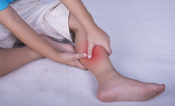 Khi một cơn chuột rút tấn công, việc xử lý đúng cách sẽ giúp giảm đau nhanh chóng. 