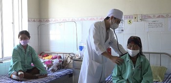 Sẽ nghiên cứu nâng mức hỗ trợ bảo hiểm y tế cho người cận nghèo lên 100%