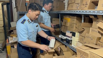 Cẩn thận hàng giả, hàng nhái: Bỏ tiền thật, mua đồ giả