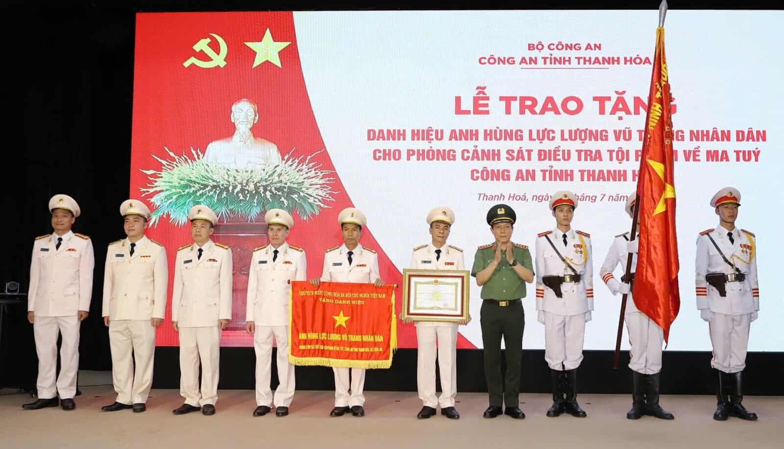 Tự hào truyền thống, vững bước tuyến đầu: Phòng Cảnh sát điều tra tội phạm về ma túy Công an Thanh Hóa đón nhận danh hiệu Anh hùng Lực lượng vũ trang Nhân dân