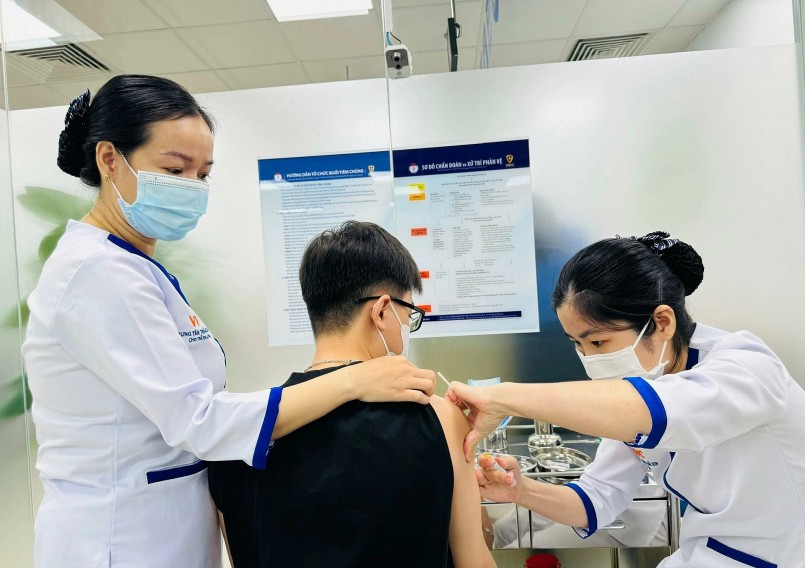 Tiêm phòng sốt xuất huyết. (Ảnh minh họa)