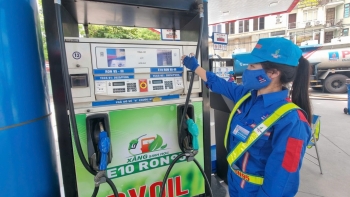 Vì sao đa số người tiêu dùng vẫn "lạnh nhạt" với xăng E10 trong ngày đầu mở bán?