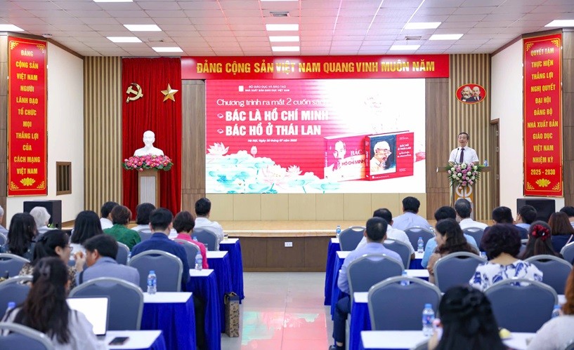   Ông Nguyễn Chí Bính – Phó Bí thư Đảng ủy, Chủ nhiệm Ủy ban kiểm tra Đảng ủy, Phó Tổng Giám đốc nêu bật giá trị        ý nghĩa của hai cuốn sách (Ảnh: Thanh Tùng)