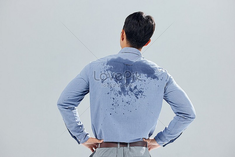 Tắm ngay sau khi đi nắng về là thói quen phổ biến nhưng cực kỳ nguy hiểm vì có thể gây sốc nhiệt và đột quỵ.